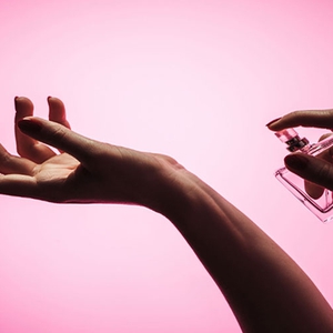 Bagaimana Cara Memakai Parfum yang Benar?
