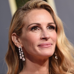 5 Hal yang Dilakukan Julia Roberts untuk Tampil Awet Muda
