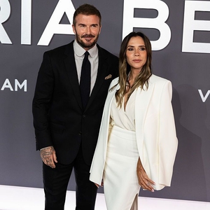 Victoria dan David Beckham Tampil Kontras & Sempurna di Karpet Merah
