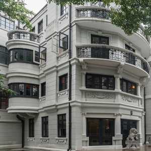 Prada Segera Membuka Restoran Bersama Sutradara Wong Kar Wai