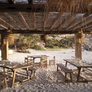7 Tempat Mewah Terbaik untuk Bersantai di Ibiza