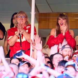 Taylor Swift Rayakan Akhir Pekan Ulang Tahunnya dengan Menyaksikan Pertandingan Travis Kelve