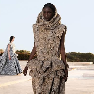 Wajib Punya! Isi Lemari Anda dengan 10 Gaya Dress Panjang Tahun 2023