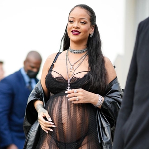 Simak Pesan yang Dapat Anda Petik dari Sejumlah Penampilan Rihanna yang sedang Hamil