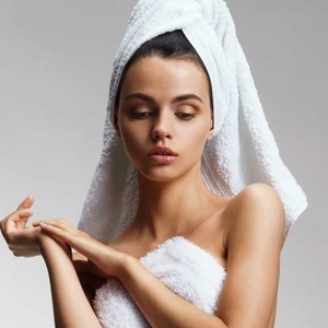 Masih Berjerawat atau Wajah Sedang Breakout? Gunakan Alat Ini Setelah Mandi