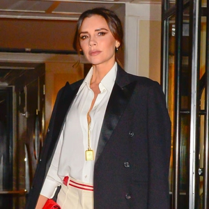 &ldquo;Chilli-Pepper Nails&rdquo; Victoria Beckham Jadi Tren Manikur Musim Dingin yang Terlihat Mewah
