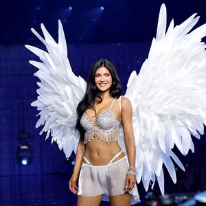 Timoth&eacute;e Chalamet Beri Dukungan untuk Kylie Jenner yang Debut di Victoria&rsquo;s Secret Fashion Show