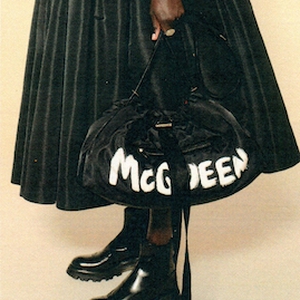 Hal Berbeda Datang Dari Alexander McQueen untuk Kampanye Terbarunya, Apa Itu?