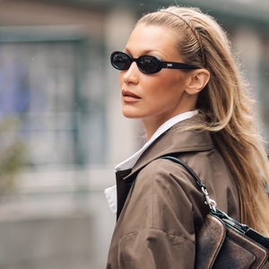 Bella Hadid Membawa Sentuhan New York City ke Paris Selama Fashion Week