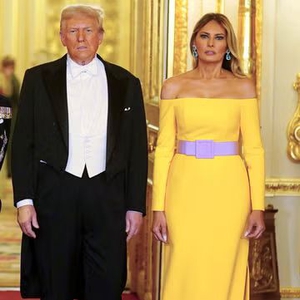 Melania Trump Tampil Berani Memadukan Kuning Lemon dan Lavender di Royal State Banquet
