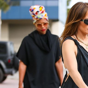 Jennifer Lopez Terlihat Mengenakan Jumpsuit untuk Sesi Gym di Los Angeles