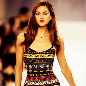 Lewat Tampilan Terbarunya, Law Roach dan Kim Kardashian Mengingatkan Kita pada Warisan Mode Todd Oldham di Era '90-an