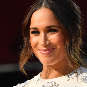 Dior Purse Milik Meghan Markle Menyimpan Dua Pesan Tersembunyi