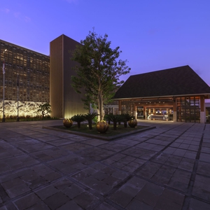 Pullman Lombok Mandalika Beach Resort: Menggabungkan Desain Modern dengan Seni Tradisional