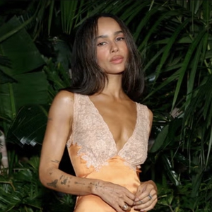 Zo&euml; Kravitz dan Harry Styles Pamer Keromantisan saat Menyusuri Kota Roma