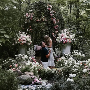 Taylor Swift dan Travis Kelce Resmi Bertunangan!