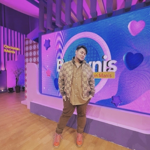 Lihat Penampilan Ivan Gunawan yang Gemar Mengenakan Outerwear