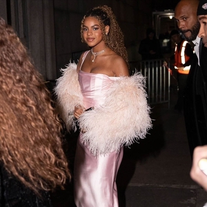 Blue Ivy Tampil Seperti Putri saat Hadiri Gala Bersama Sang Nenek, Tina Knowles