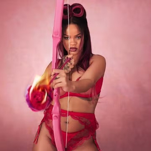 Rihanna Menyatakan Dirinya Sebagai Ratu Valentine Lewat Kampanye Savage X Fenty