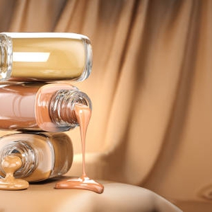 Perbedaan Concealer dan Foundation yang Wajib Diketahui