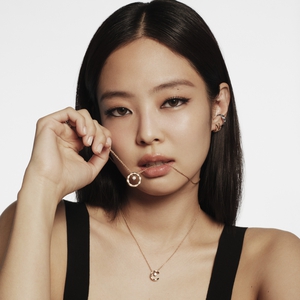 Aksesori Favorit Jennie Blackpink: Chanel Coco Crush