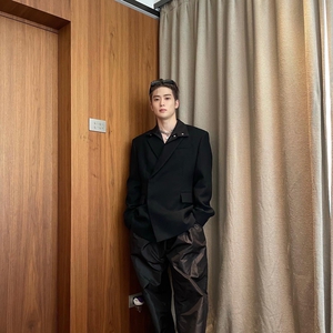 Melihat Fashion Jaehyun NCT di Spring/Summer Menswear 2023 untuk Prada