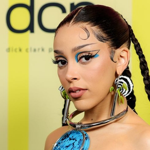 Seluruh Tampilan Busana Terbaik di Ajang Billboard Music Awards 2021