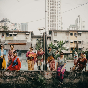 Menyulam Sejarah dan Gaya Lewat Berkain