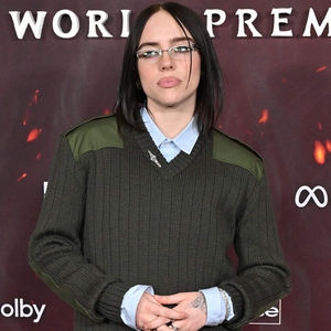 Billie Eilish Memotong Rambutnya dan Menampilkan Model Bob Hitam di Red Carpet