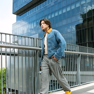 Gulf Kanawut Tunjukkan Pesona Aktor Thailand Menggunakan Koleksi Terbaru Onitsuka Tiger