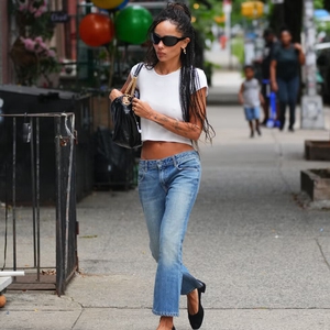 6 Pilihan Cropped Jeans yang Praktis dan Sempurna untuk Awal Musim Gugur