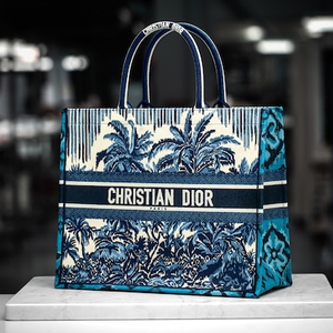 Menyingkap Detail Pembuatan Tas Dior Book Tote Palms yang Menggunakan Kain Ikat Endek dari Bali