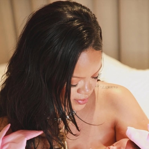 Rihanna Resmi Menyambut Kelahiran Anak Ketiga!