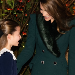 Putri Kate dan Putri Charlotte Terlihat Tak Terpisahkan saat Hadiri Acara Christmas Carol