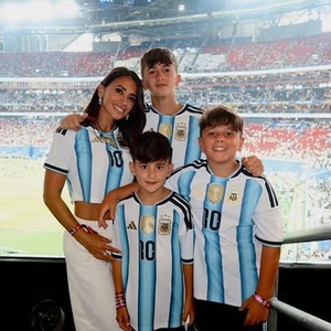 Pakai Jersi Argentina, Istri dan Anak-Anak Messi Rayakan Kemenangan di Semifinal Piala Dunia