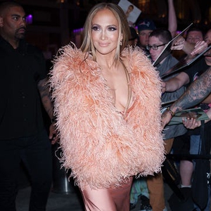 Jennifer Lopez Pamerkan Serangkaian Penampilan yang Stylish selama 36 Jam di New York