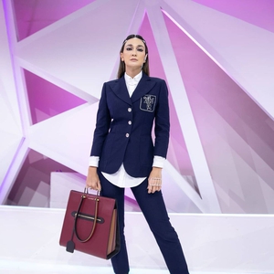 Luna Maya Tampil Menawan Memakai Setelan Jas Alexander McQueen