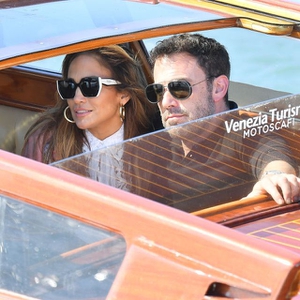 J.Lo dan Ben Affleck Kembali Terlihat dan Bersantai di Venesia
