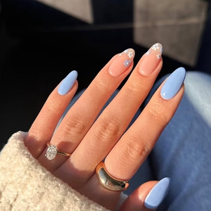5 Inspirasi Flower Nails Terbaru untuk Manikur Musim Panas 