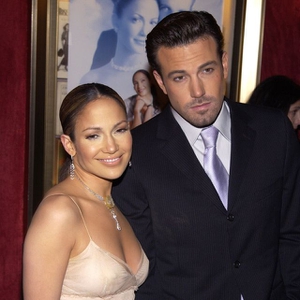 J.Lo dan Ben Affleck Terlihat Membawa Anak-Anak Mereka Bertamasya ke Taman Hiburan