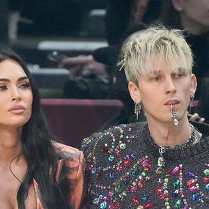 Megan Fox Memadukan Setelah Suit yang Berani dengan Bralette untuk Pertandingan NBA All-Star
