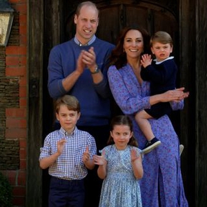 Kate Middleton dan Pangeran William Membawa Anak-anak Mereka Mengunjungi Ratu Elizabeth II di Istana Balmoral