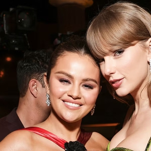 Taylor Swift Memberikan Pidato Menyentuh di Pernikahan Selena Gomez