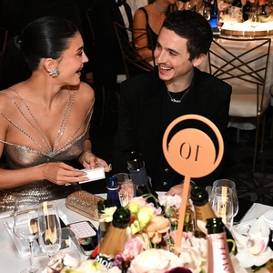 Kylie Jenner dan Timoth&eacute;e Chalamet Berbagi Momen Manis di Golden Globes 2026