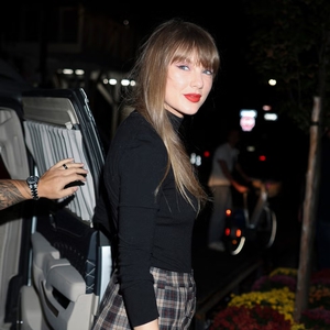 Taylor Swift Tampil dengan Gaya Schoolgirl Saat di New York
