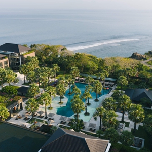Radisson Blu Resort & Villas, Bali Uluwatu: Destinasi Menginap yang Menyatu dengan Semangat Selancar Bali