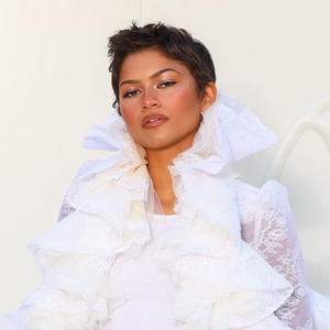 Flippy Pixie Cut Zendaya di Paris, Hanya Ditata dengan Satu Alat Ini