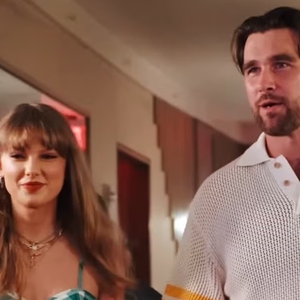 Akhirnya! Taylor Swift dan Travis Kelce Debut di Karpet Merah