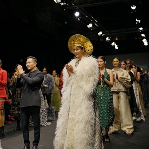 Hian Tjen dan Make Over Berkolaborasi Meriahkan Panggung Arab Fashion Week 2022/2023