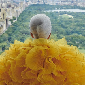 Iris Apfel Memasuki Usia 100 Tahun dengan Berkolaborasi Bersama H&M